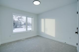 Photo 31: 905 Rundle Crescent NE in Calgary: Renfrew Semi Detached (Half Duplex) for sale : MLS®# A2015914