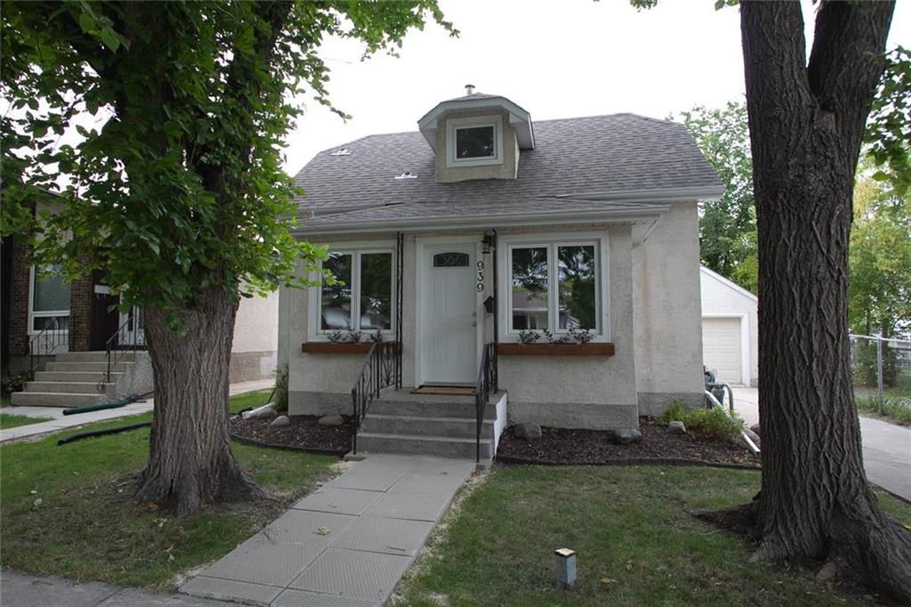 Main Photo: 939 Dugas Street in Winnipeg: Windsor Park Residential for sale (2G)  : MLS®# 202323832