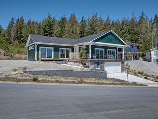 Photo 2: 5611 DUNGENESS Place in Sechelt: Sechelt District House for sale (Sunshine Coast)  : MLS®# R2785513