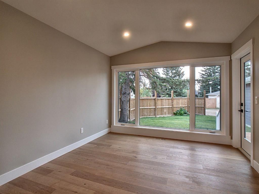 Photo 3: Photos: 30 Westwood Drive SW in Calgary: Westgate Detached for sale : MLS®# A1039725