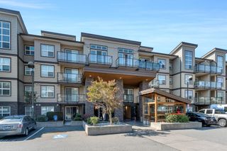 Photo 1: 216 30515 CARDINAL Avenue in Abbotsford: Abbotsford West Condo for sale in "TAMARIND WESTSIDE" : MLS®# R2812860