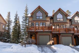 Photo 1: 11 137 Wapiti Close: Canmore Row/Townhouse for sale : MLS®# A2021813
