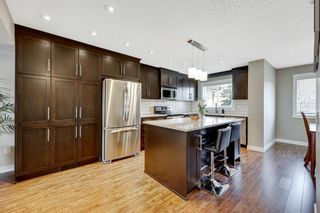 Photo 3: 52 Glamis Gardens SW in Calgary: Glamorgan Row/Townhouse for sale : MLS®# A1210536