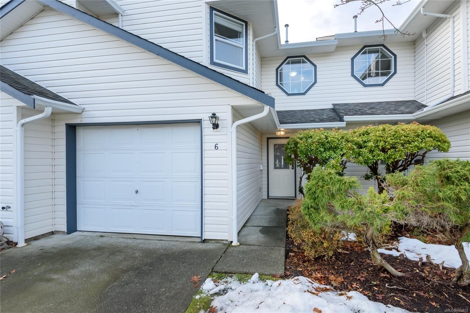 Main Photo: 6 2160 Hawk Dr in Courtenay: CV Courtenay East Row/Townhouse for sale (Comox Valley)  : MLS®# 920422