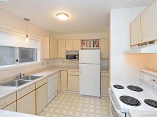 Photo 9: 4352 Parkwood Terr in VICTORIA: SE Broadmead Half Duplex for sale (Saanich East)  : MLS®# 780519