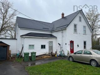 Photo 2: 95 Church Street in Springhill: 102S-South of Hwy 104, Parrsboro Multi-Family for sale (Northern Region)  : MLS®# 202227685