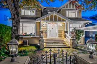 Photo 1: 2158 W 15TH Avenue in Vancouver: Kitsilano 1/2 Duplex for sale (Vancouver West)  : MLS®# R2740054