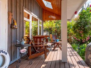 Photo 3: 5639 MINTIE Road in Halfmoon Bay: Halfmn Bay Secret Cv Redroofs House for sale (Sunshine Coast)  : MLS®# R2295050