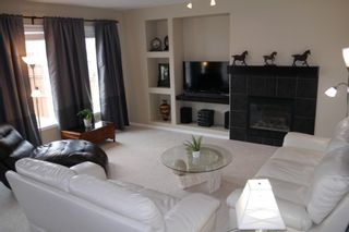 Photo 2: 103 Colbourne Drive in Winnipeg: South Point Single Family Detached for sale (South Winnipeg)  : MLS®# 1509646