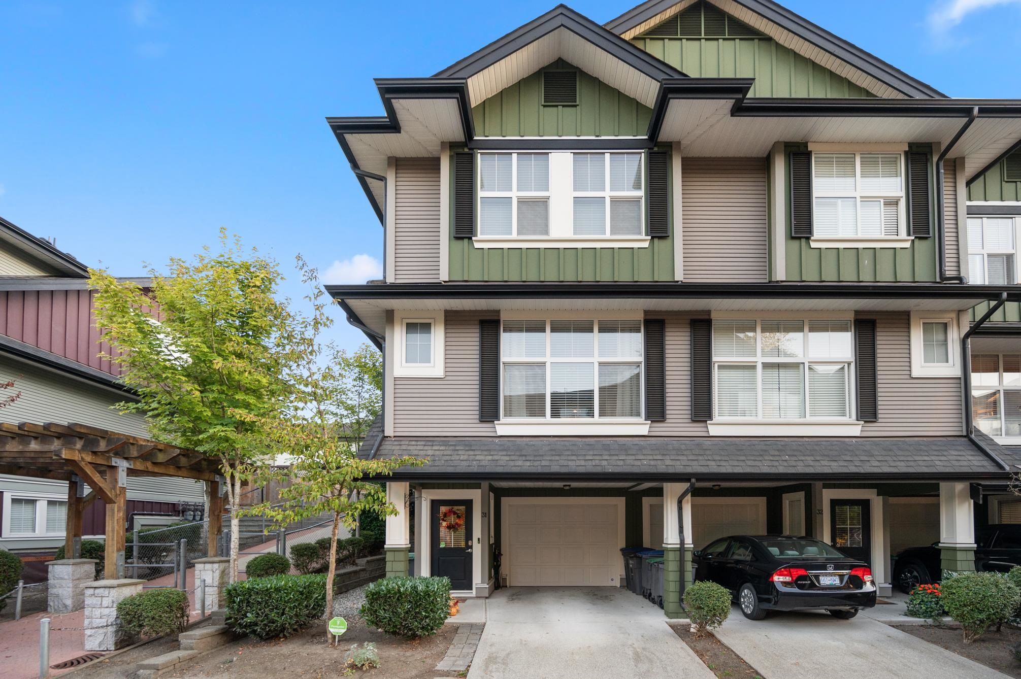 Main Photo: 31 18199 70 Avenue in Surrey: Cloverdale BC Townhouse for sale in "Augusta" (Cloverdale)  : MLS®# R2730877