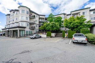 Photo 1: 312 5759 GLOVER Road in Langley: Langley City Condo for sale in "College Court" : MLS®# R2274234