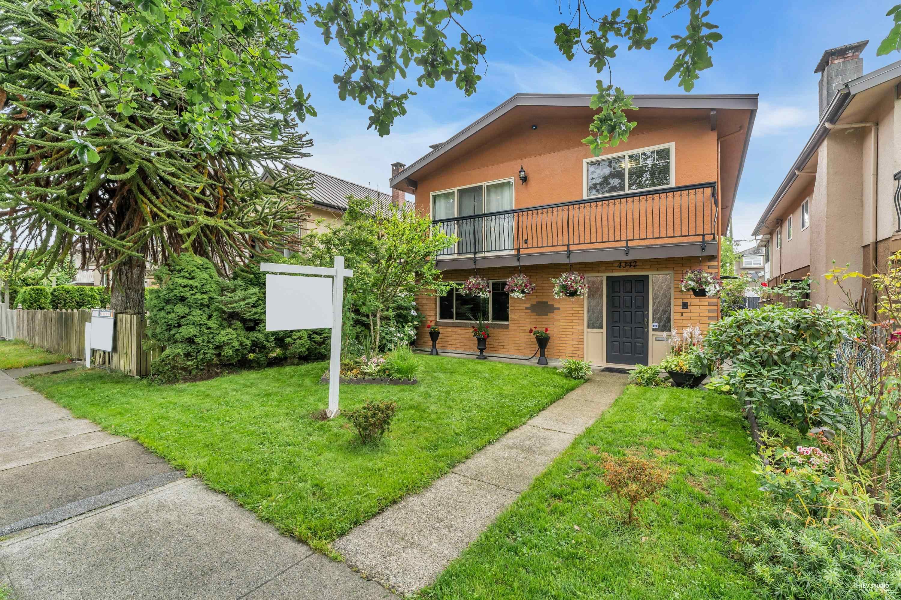 Main Photo: 4342 PENDER Street in Burnaby: Willingdon Heights House for sale (Burnaby North)  : MLS®# R2710535