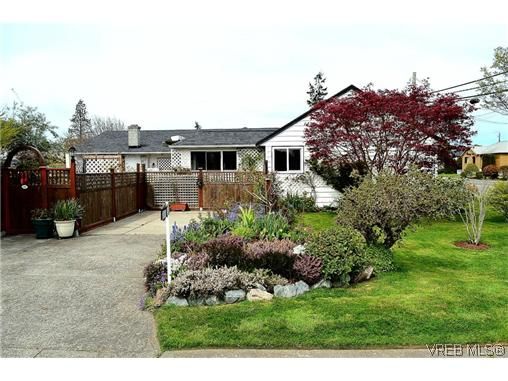 Main Photo: 2650 Foul Bay Rd in VICTORIA: SE Camosun House for sale (Saanich East)  : MLS®# 638588