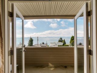 Photo 17: 14213 MARINE Drive: White Rock House for sale (South Surrey White Rock)  : MLS®# R2045609