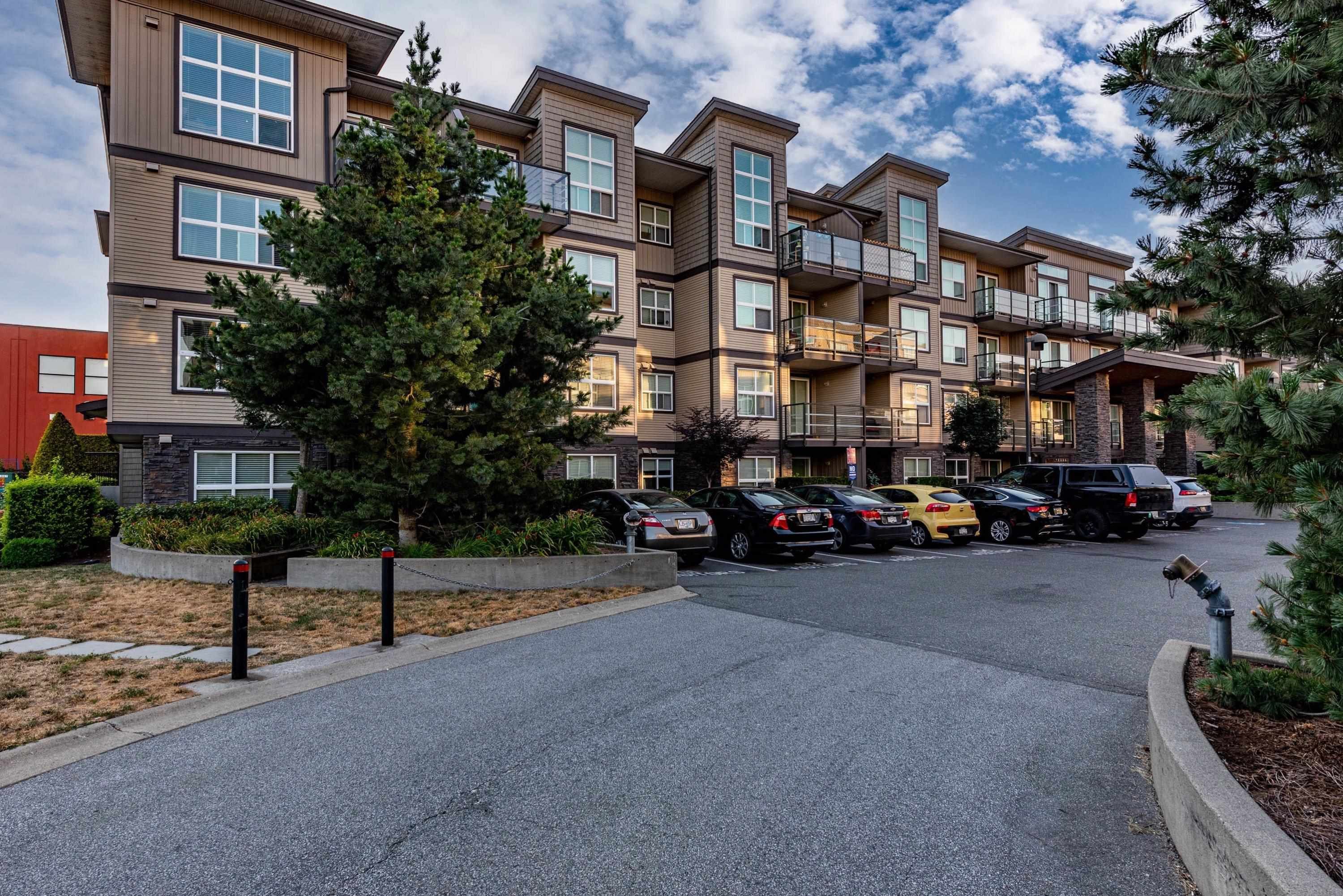 Main Photo: 222 30515 CARDINAL Avenue in Abbotsford: Abbotsford West Condo for sale in "Tamarind Westside" : MLS®# R2660572