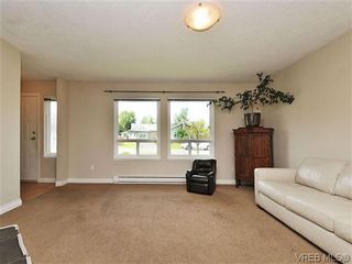 Photo 2: 9619 Barnes Pl in SIDNEY: Si Sidney South-West House for sale (Sidney)  : MLS®# 641441