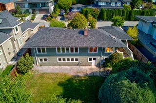 Photo 4: 911 LEOVISTA Avenue in North Vancouver: Edgemont House for sale : MLS®# R2688107