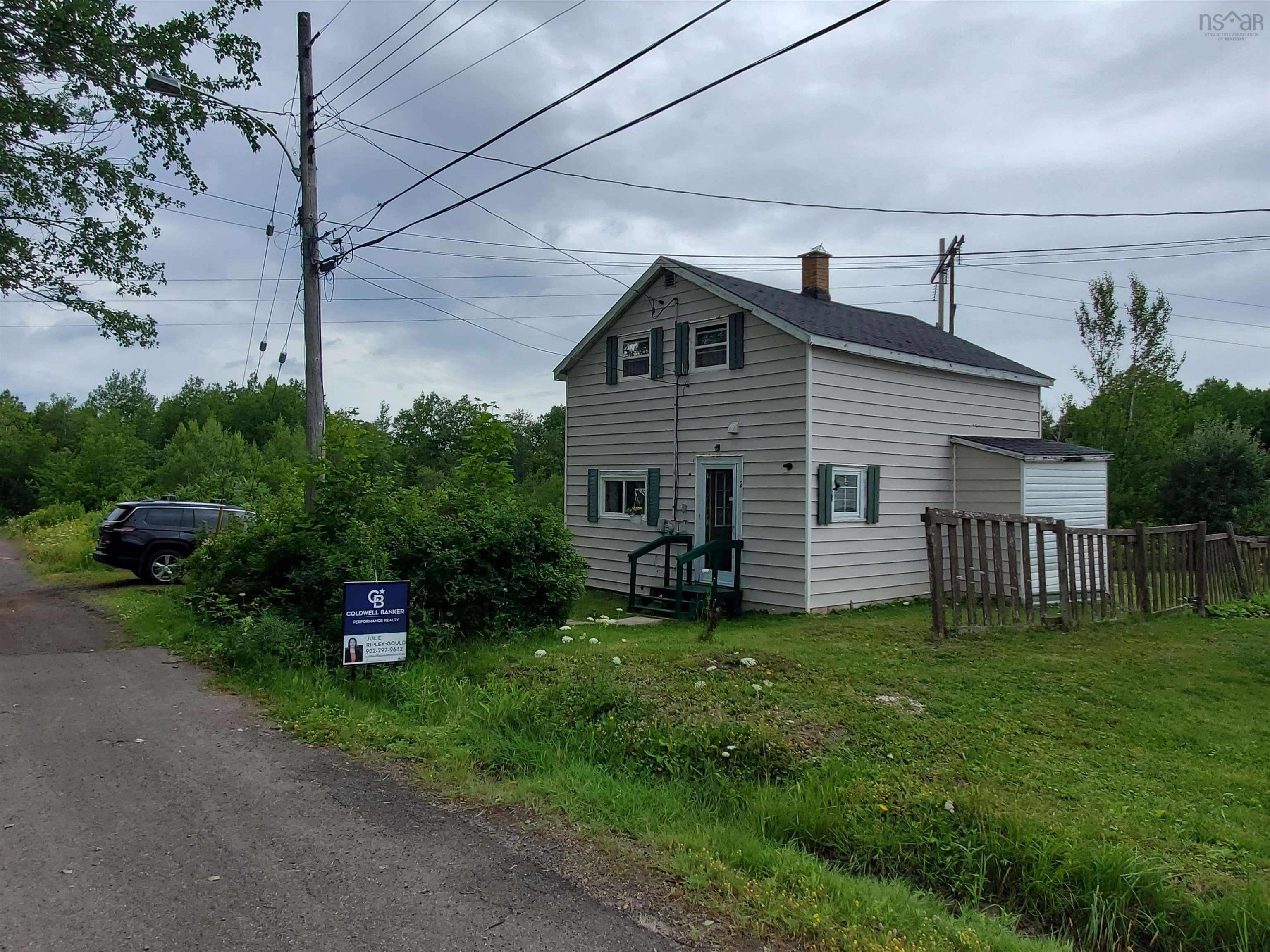 Main Photo: 2 Queen Street in Springhill: 102S-South of Hwy 104, Parrsboro Residential for sale (Northern Region)  : MLS®# 202218874
