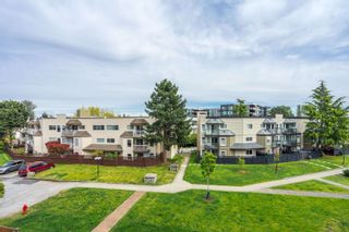 Photo 25: 302 1840 E SOUTHMERE Crescent in White Rock: Sunnyside Park Surrey Condo for sale in "SOUTHMERE MEWS" (South Surrey White Rock)  : MLS®# R2878940
