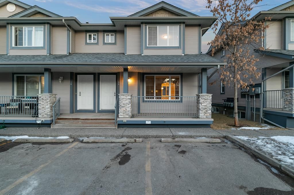 Main Photo: 34 EVERSYDE Point SW in Calgary: Evergreen Row/Townhouse for sale : MLS®# A2011980