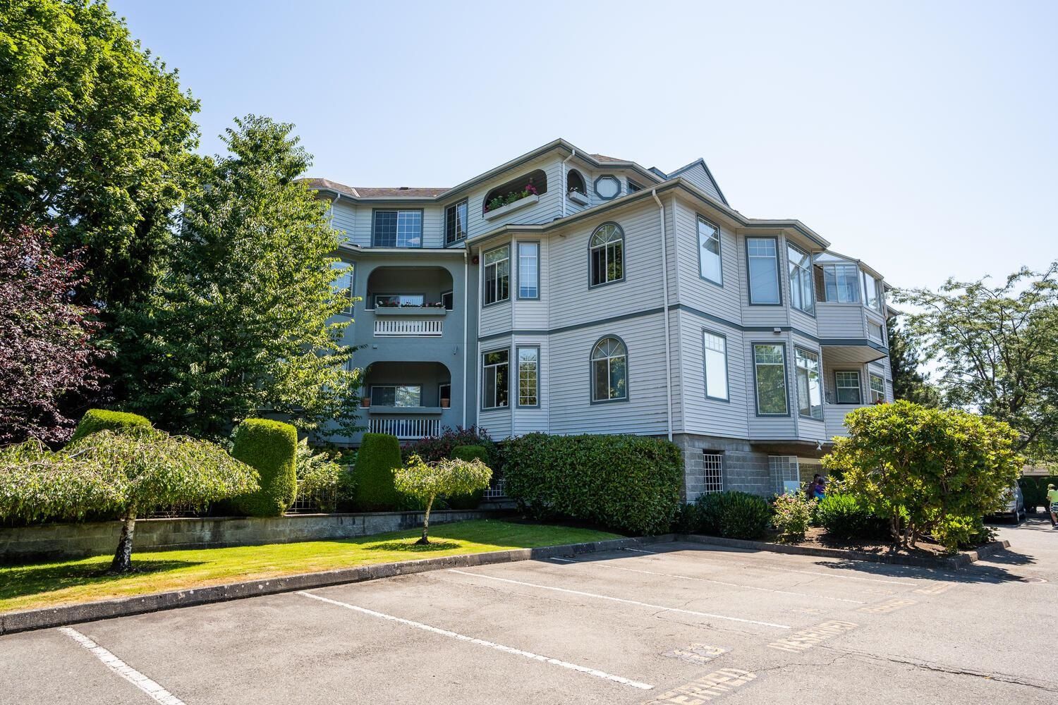 Main Photo: 104 7680 MINORU Boulevard in Richmond: Brighouse South Condo for sale in "Bentley Wynd" : MLS®# R2742441