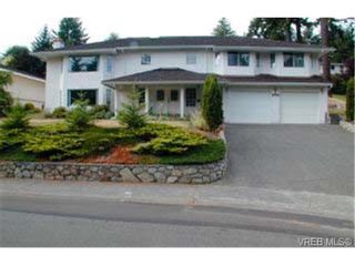 Photo 1: 940 Royal Oak Dr in VICTORIA: SE Broadmead House for sale (Saanich East)  : MLS®# 291192