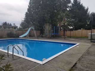 Photo 1: 13706 NORTH BLUFF Road: White Rock House for sale (South Surrey White Rock)  : MLS®# R2706529