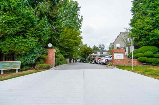 Photo 1: 4139 PARKWAY Drive in Vancouver: Quilchena Townhouse for sale (Vancouver West)  : MLS®# R2486557