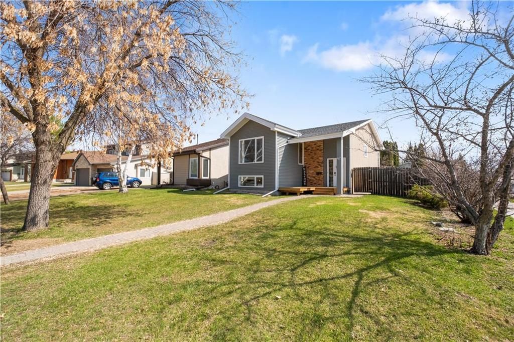 Main Photo: 47 Highgate Crescent in Winnipeg: River Park South Residential for sale (2F)  : MLS®# 202310270