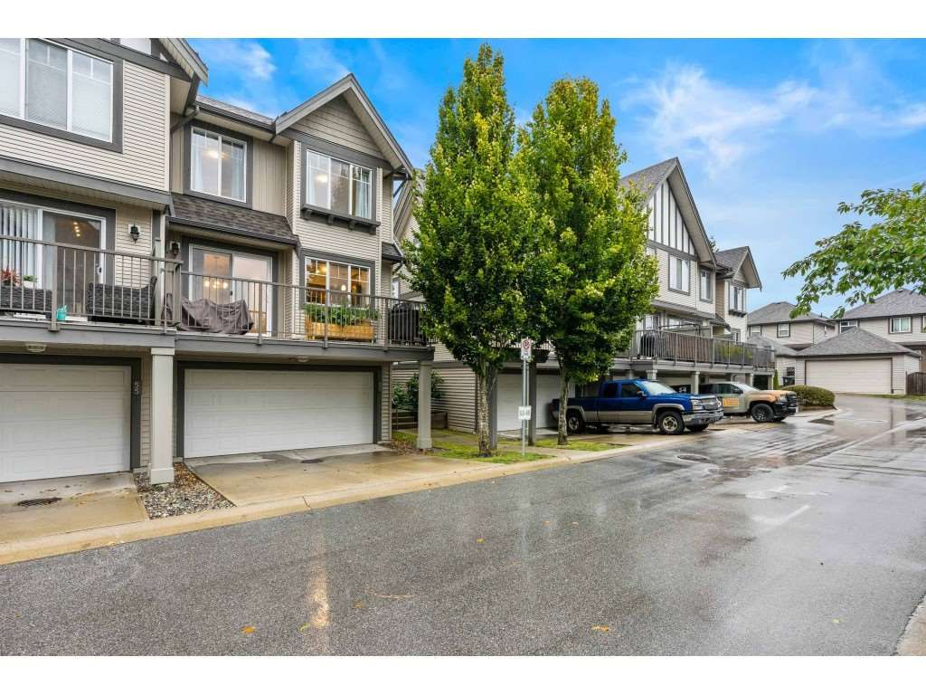 Main Photo: 56 20038 70 AVENUE in : Willoughby Heights Townhouse for sale : MLS®# R2508008