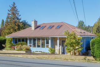 Photo 1: 960 Lodge Ave in Saanich: SE Quadra House for sale (Saanich East)  : MLS®# 916041