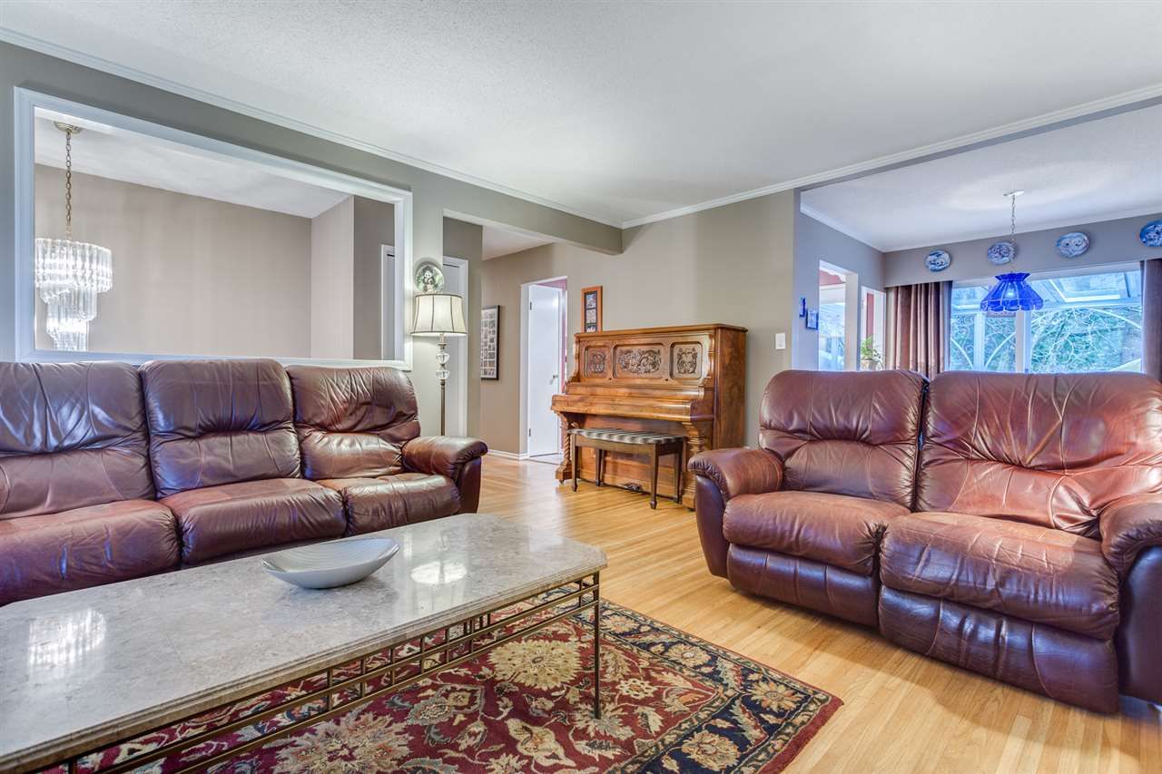 Photo 4: Photos: 4078 SEFTON Street in Port Coquitlam: Oxford Heights House for sale : MLS®# R2039794