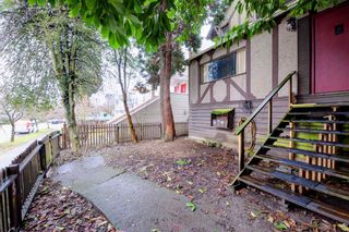Photo 3: 1058 E 13TH Avenue in Vancouver: Mount Pleasant VE House for sale in "Mount Pleasant" (Vancouver East)  : MLS®# R2143092
