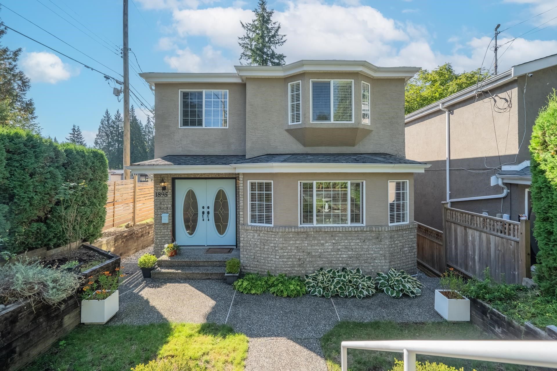 Main Photo: 1895 WESTOVER Road in North Vancouver: Lynn Valley House for sale : MLS®# R2813613