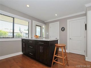Photo 8: 703 640 Broadway St in VICTORIA: SW Glanford Row/Townhouse for sale (Saanich West)  : MLS®# 643297