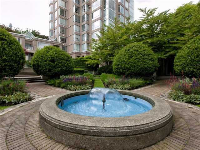 Main Photo: 302 2628 ASH Street in Vancouver: Fairview VW Townhouse for sale (Vancouver West)  : MLS®# V957986