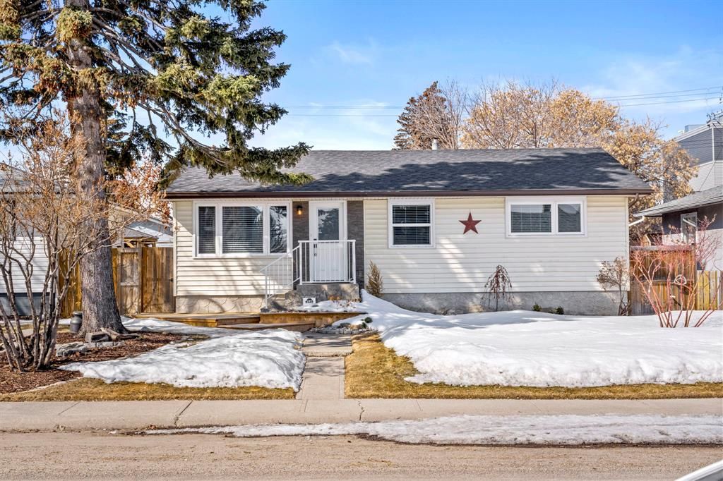 Main Photo: 1113 37 Street SE in Calgary: Forest Lawn Detached for sale : MLS®# A2035855