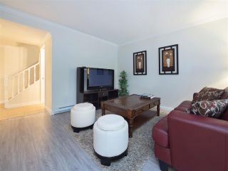 Photo 2: 32 9101 FOREST GROVE Drive in Burnaby: Forest Hills BN Townhouse for sale in "ROSSMOOR" (Burnaby North)  : MLS®# R2192598