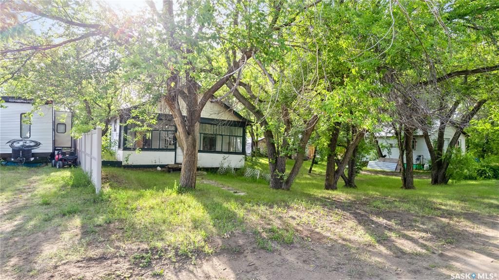 Main Photo: 11 & 12 Rose Crescent in Pike Lake: Residential for sale : MLS®# SK904971