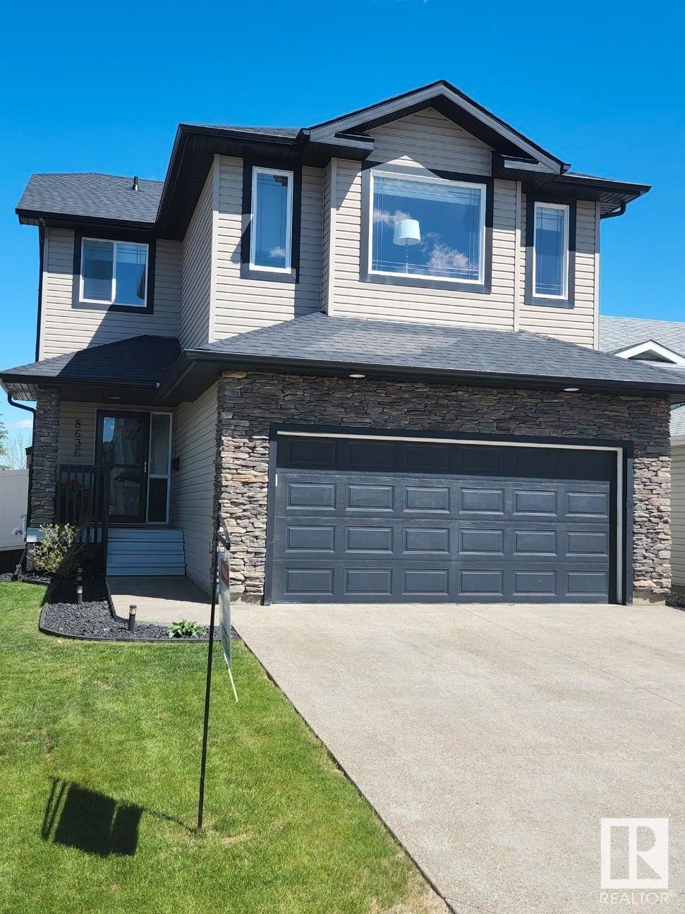 Main Photo: 8636 177 Avenue in Edmonton: Zone 28 House for sale : MLS®# E4299933