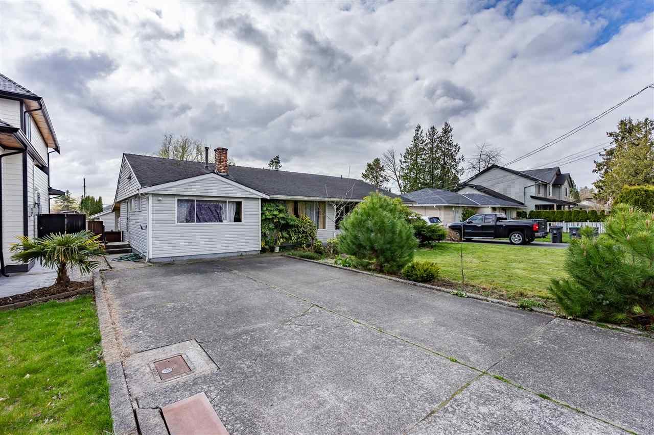 Main Photo: 17440 59 Avenue in Surrey: Cloverdale BC House for sale (Cloverdale)  : MLS®# R2559575