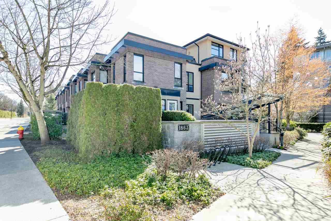 Main Photo: 25 1863 WESBROOK Mall in Vancouver: University VW Townhouse for sale in "ESSE" (Vancouver West)  : MLS®# R2354071