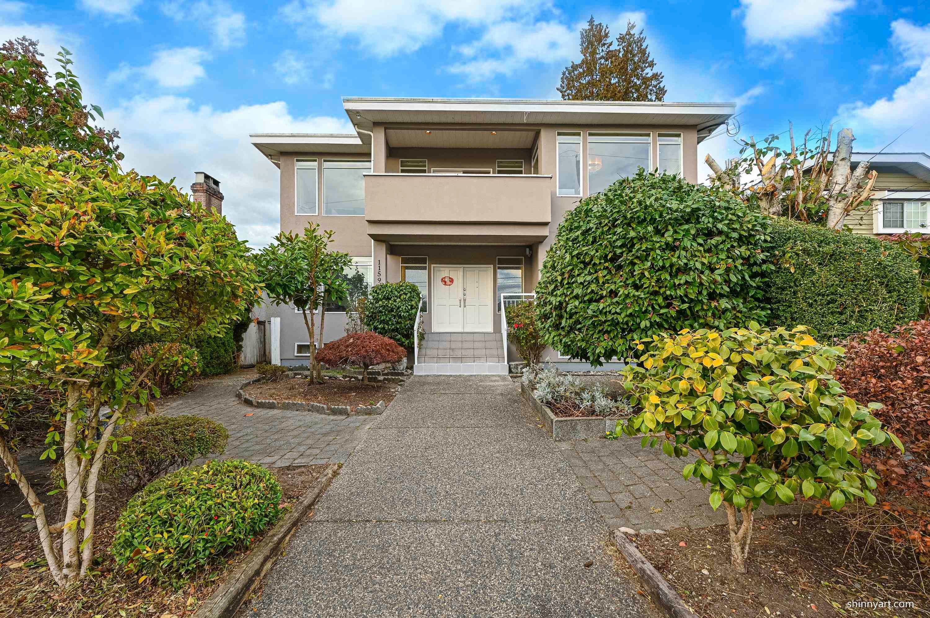 Main Photo: 1159 INGLEWOOD Avenue in West Vancouver: Ambleside House for sale : MLS®# R2773057