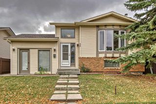 Main Photo: 35 Applewood Drive SE in Calgary: Applewood Park Detached for sale : MLS®# A2082398