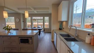 Photo 5: 39260 CARDINAL Drive in Squamish: Brennan Center House for sale in "Brennan Center" : MLS®# R2545288