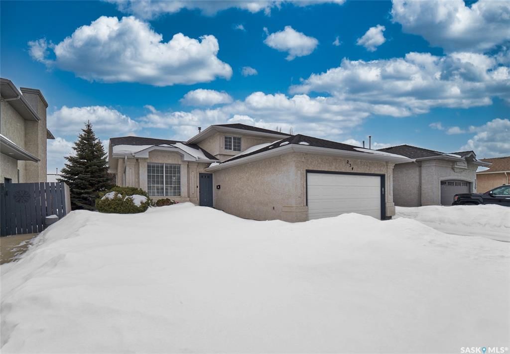 Main Photo: 234 Brightwater Way in Saskatoon: Lakeridge SA Residential for sale : MLS®# SK922594