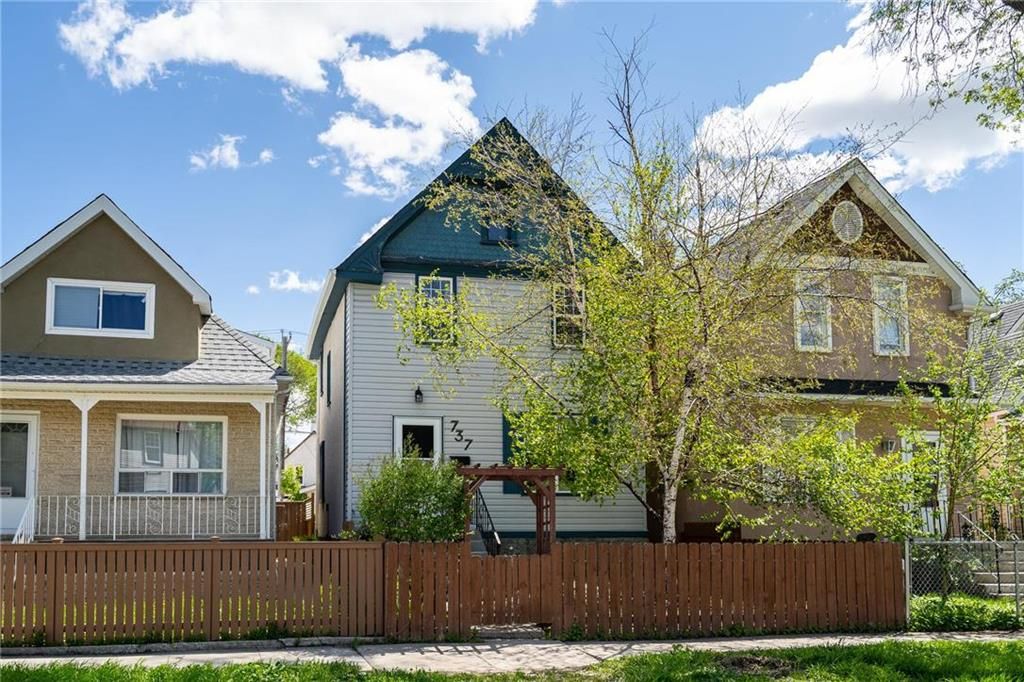 Main Photo: 737 Simcoe Street in Winnipeg: West End Residential for sale (5A)  : MLS®# 202226630