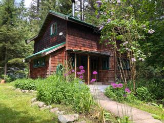 Photo 1: 5051 PARADISE VALLEY Road in Squamish: Paradise Valley House for sale : MLS®# R2776179
