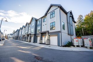 Main Photo: 1006 2267 MCKENZIE Road in Abbotsford: Central Abbotsford Townhouse for sale in "McKenzie Mews" : MLS®# R2848480