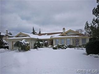 Photo 1: 4755 Elliot Pl in VICTORIA: SE Sunnymead House for sale (Saanich East)  : MLS®# 593464